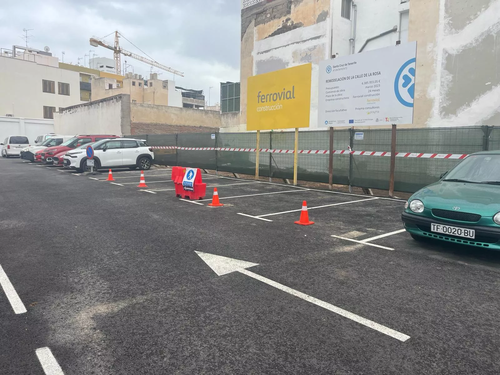 Aparcamientos con las vallas retiradas / AH Aparcamientos con las vallas retiradas / AH