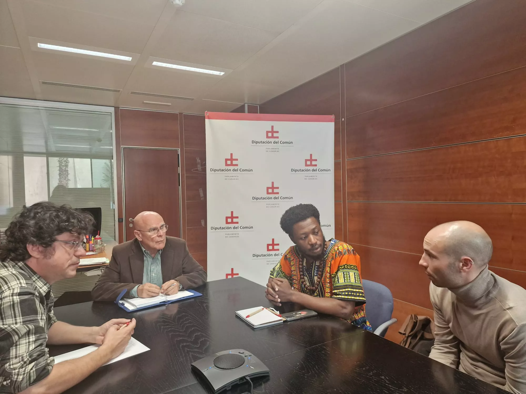 Reunión entre la Diputación del Común y la FÜNDEC. / DIPUTACIÓN DEL COMÚN 