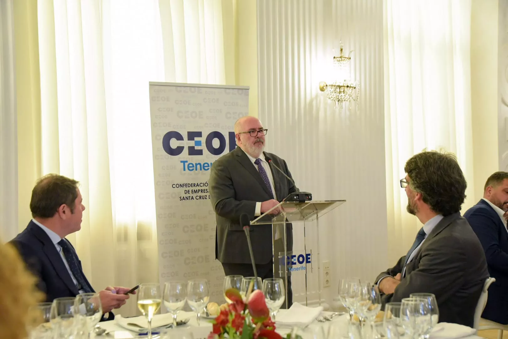 Pedro Alfonso, presidente de CEOE Tenerife, en un encuentro con CEPYME./ ESTEFANÍA BRIGANTY Pedro Alfonso, presidente de CEOE Tenerife, en un encuentro con CEPYME./ ESTEFANÍA BRIGANTY