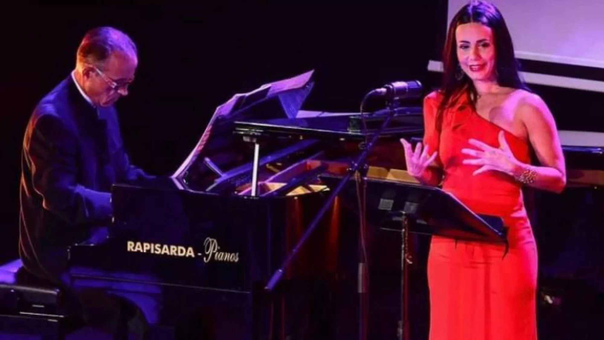 El pianista Sergio Alonso y la soprano Magdalena Padilla durante una actuación  CEDIDA