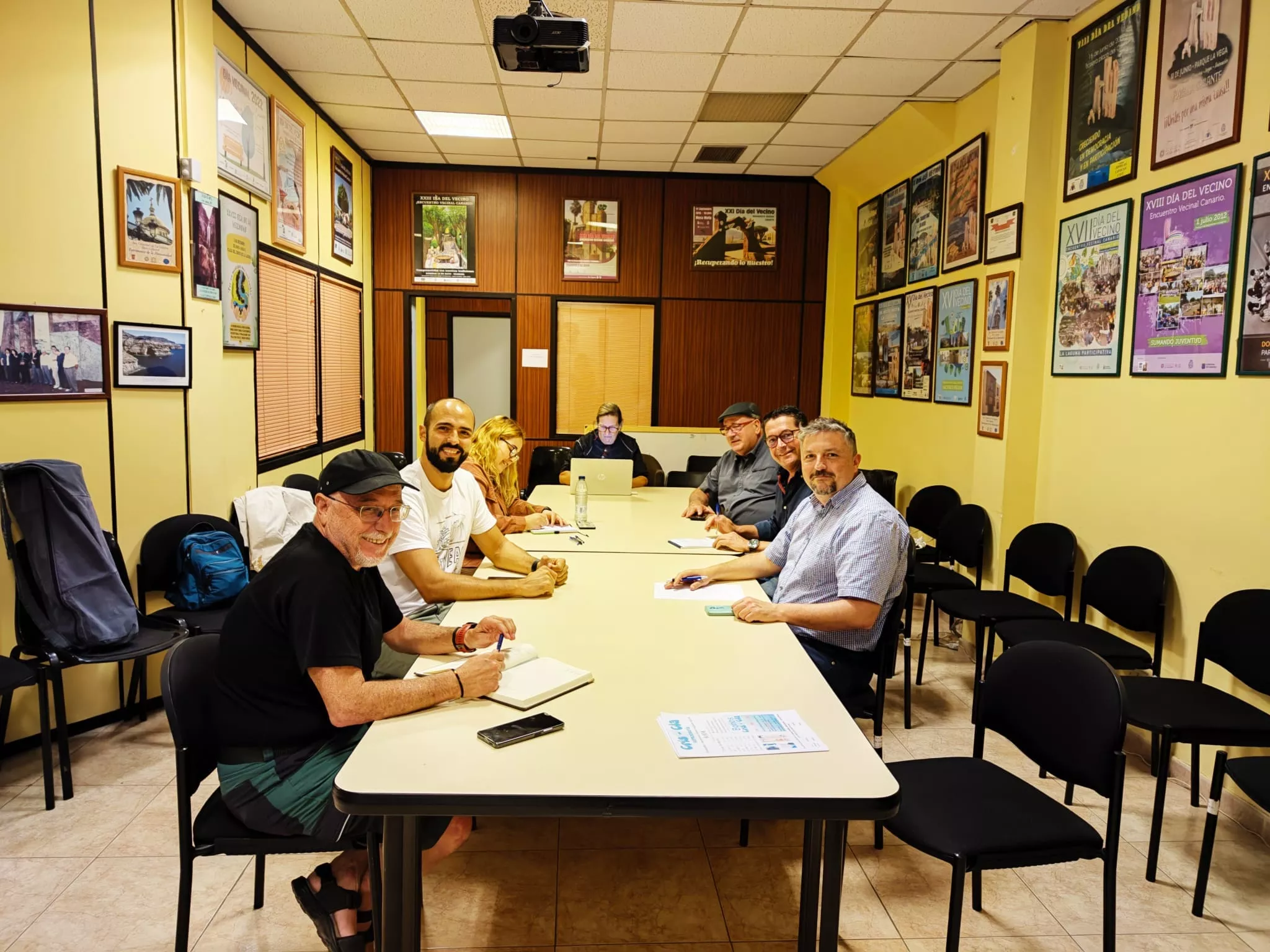 Reunión con los concejales Domingo Galván Delgado, de Medio Ambiente y Movilidad. y Cristina Ledesma Perez, de Seguridad Ciudadana / AV GUAMASA