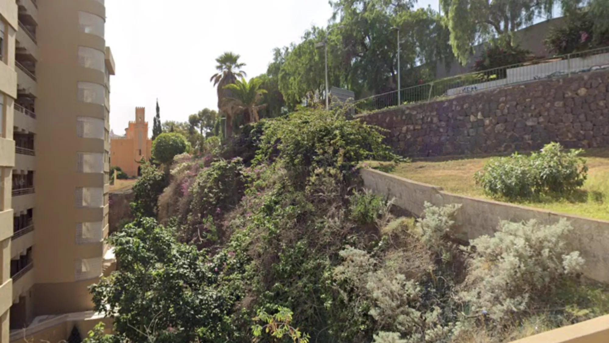 Talud derrumbado en la urbanización Divina Pastora, en Santa Cruz de Tenerife./ MAPS