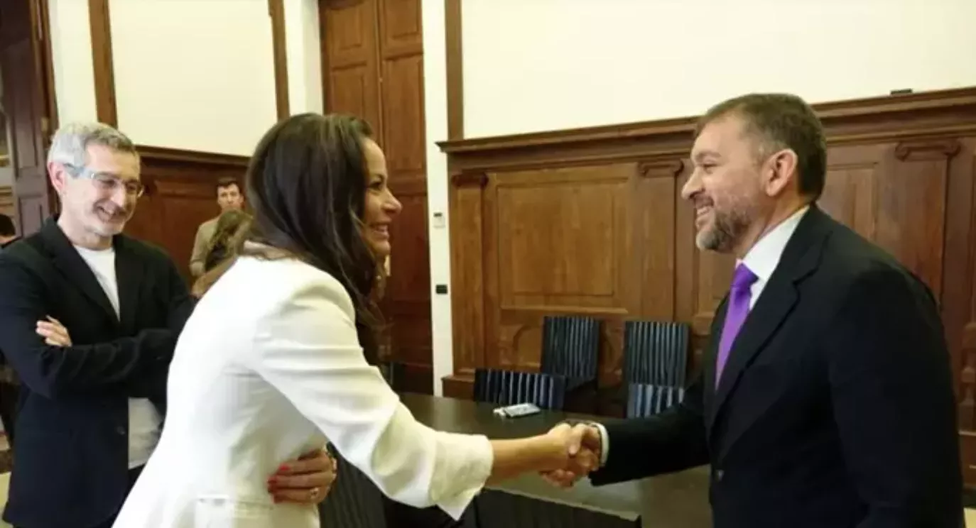 La concejala de Innovación, Digitalización y Captación de Inversiones del Ayuntamiento de Málaga, Alicia Izquierdo, y el alcalde de Santa Cruz de Tenerife, José Manuel Bermúdez./