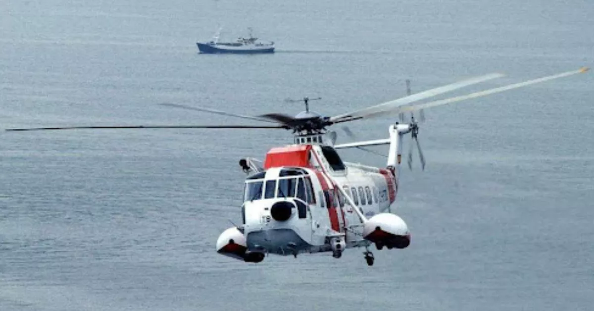 Imagen de archivo del helicóptero del Servicio Aéreo de Rescate en Canarias que participa en el operativo de búsqueda y rastreo por la costa de El Confital. / AH