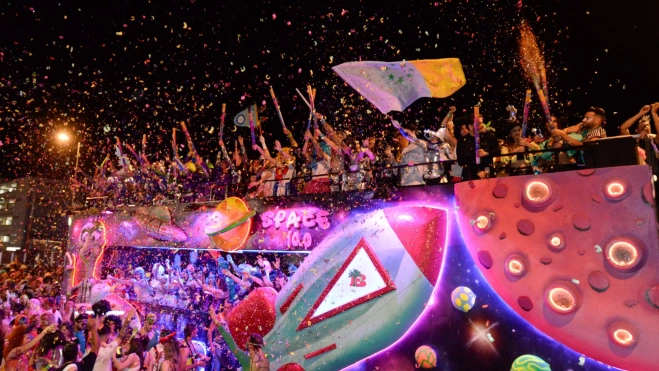 Imagen de una carroza en la Gran Cabalgata de Carnaval de Maspalomas / AYUNTAMIENTO DE SAN BARTOLOMÉ DE TIRAJANA