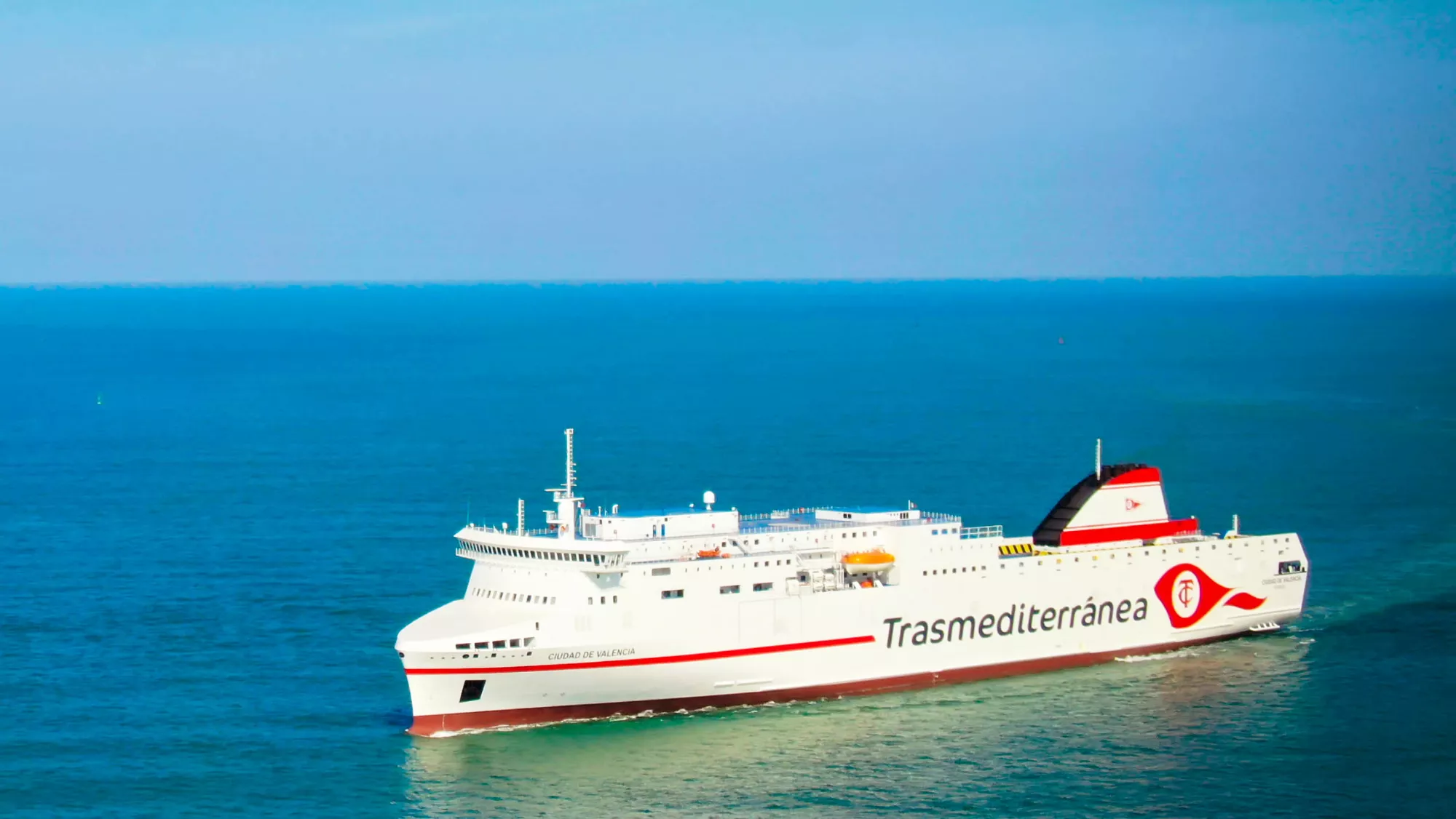 Buque 'Ciudad de Valencia' de Naviera Armas-Trasmediterránea./ ARMAS