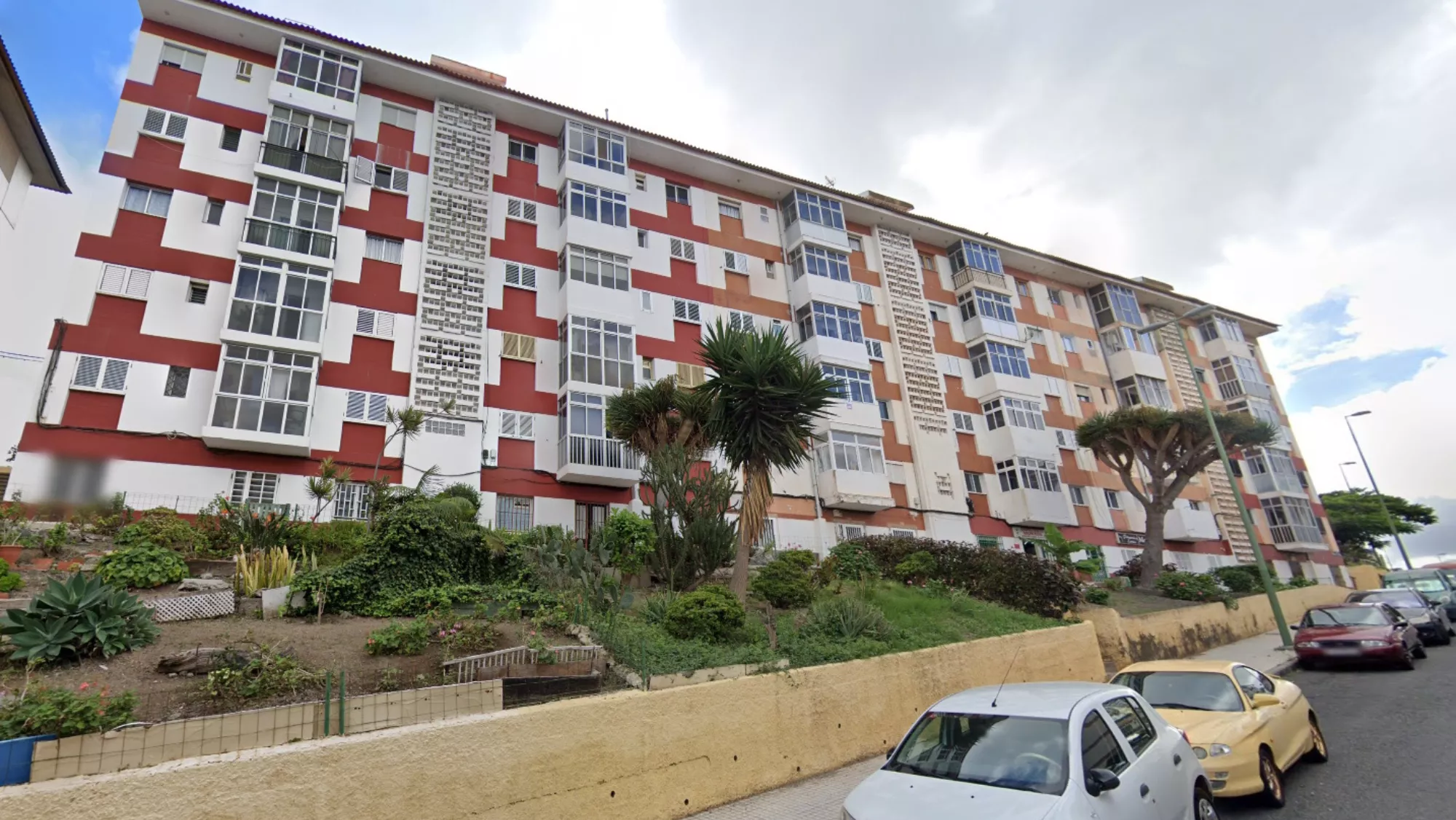 Uno de los bloques de La Paterna incluidos en el proyecto de rehabilitación. / AH