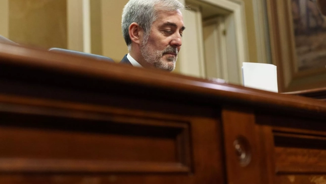 Fernando Clavijo, presidente de Canarias, antes de su discurso. / RAMÓN DE LA ROCHA-EFE