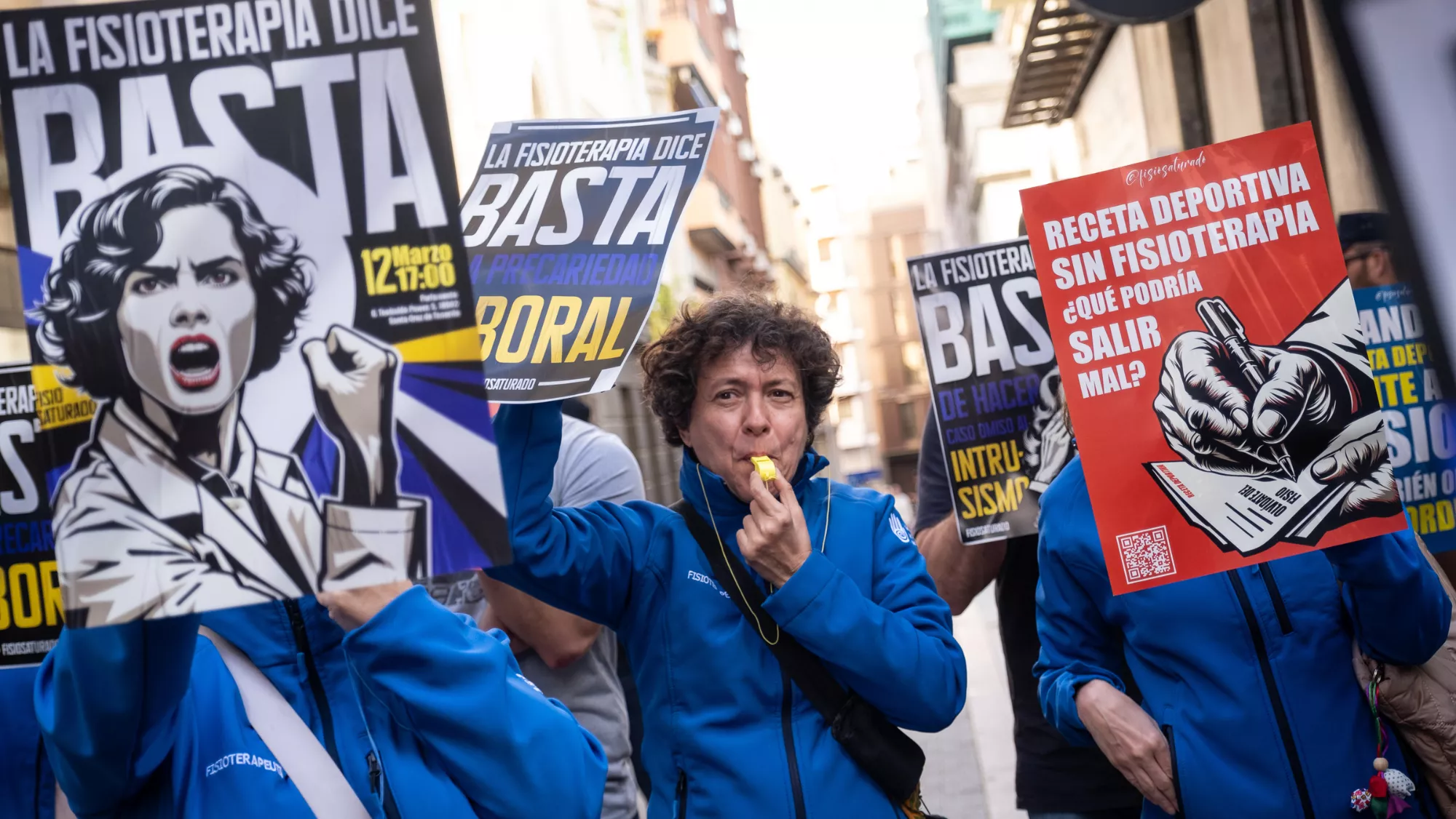 Fisioterapeutas manifestándose por la receta deportiva / COLEGIO DE FISIOTERAPEUTAS 