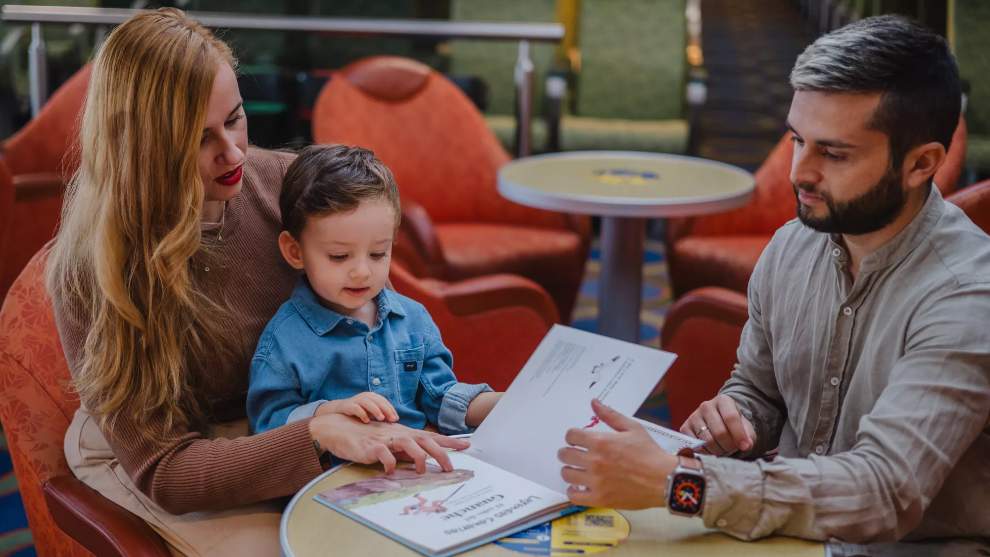 Una familia viajando en Fred Olsen / FRED OLSEN EXPRESS