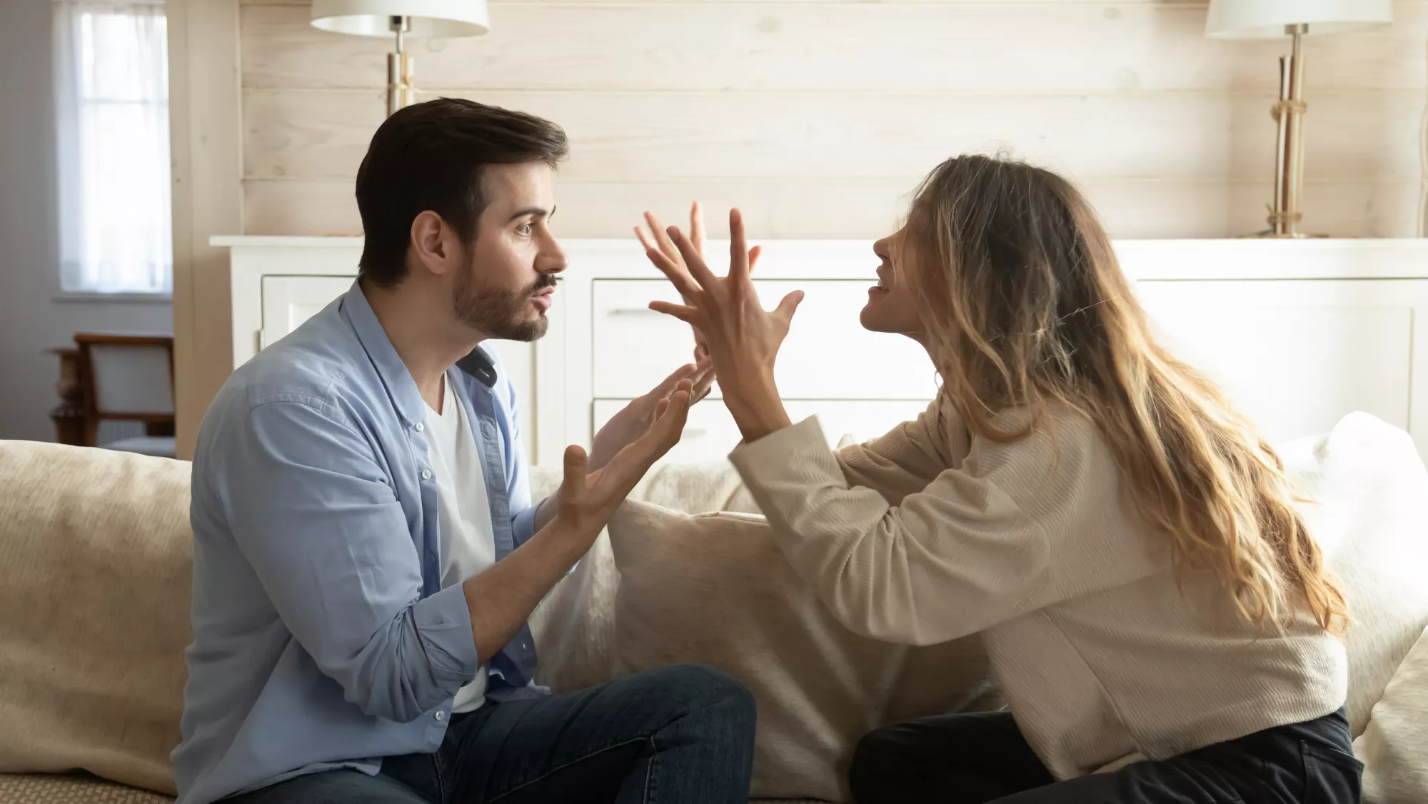 Imagen de dos personas discutiendo / AH