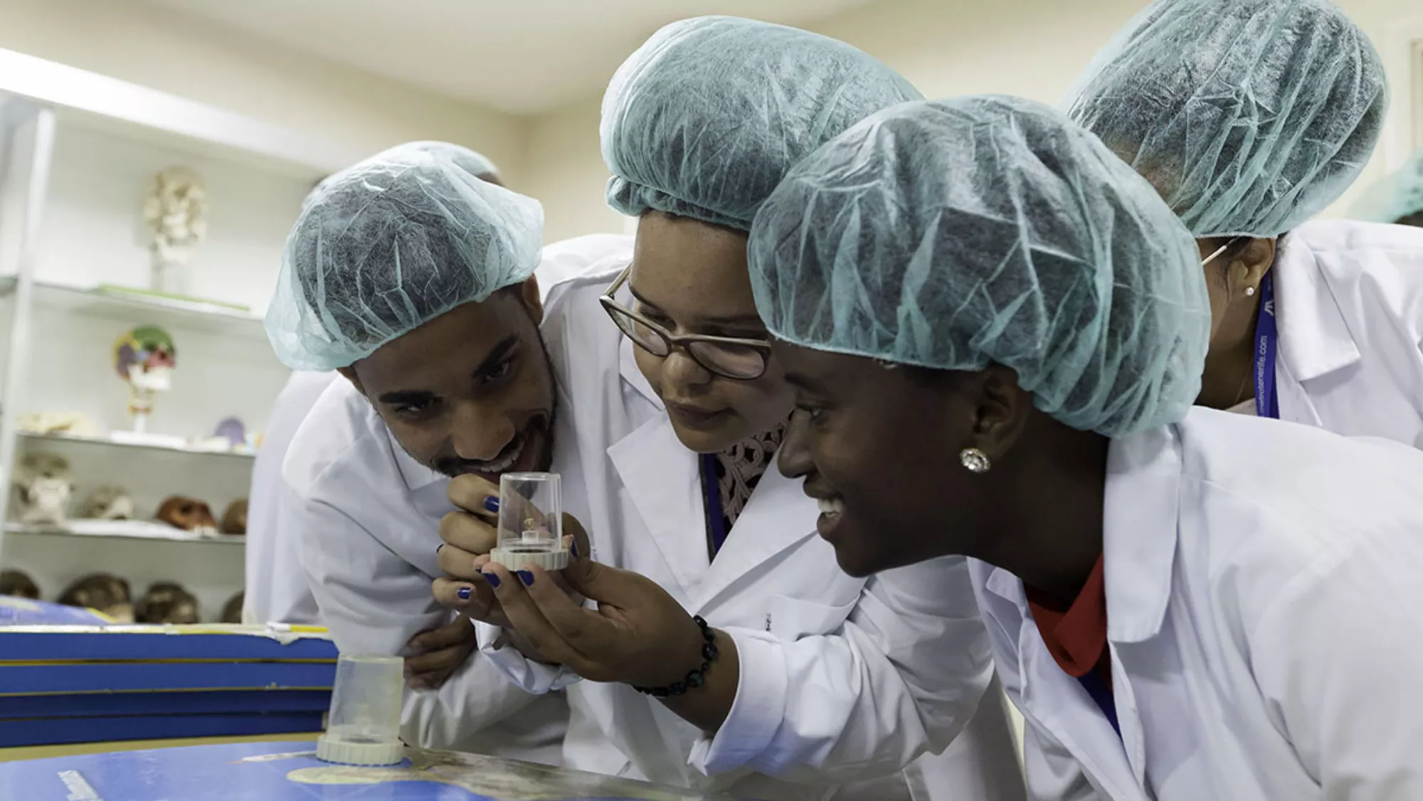 Estudiantes africanos realizando prácticas en una universidad canaria / ULL
