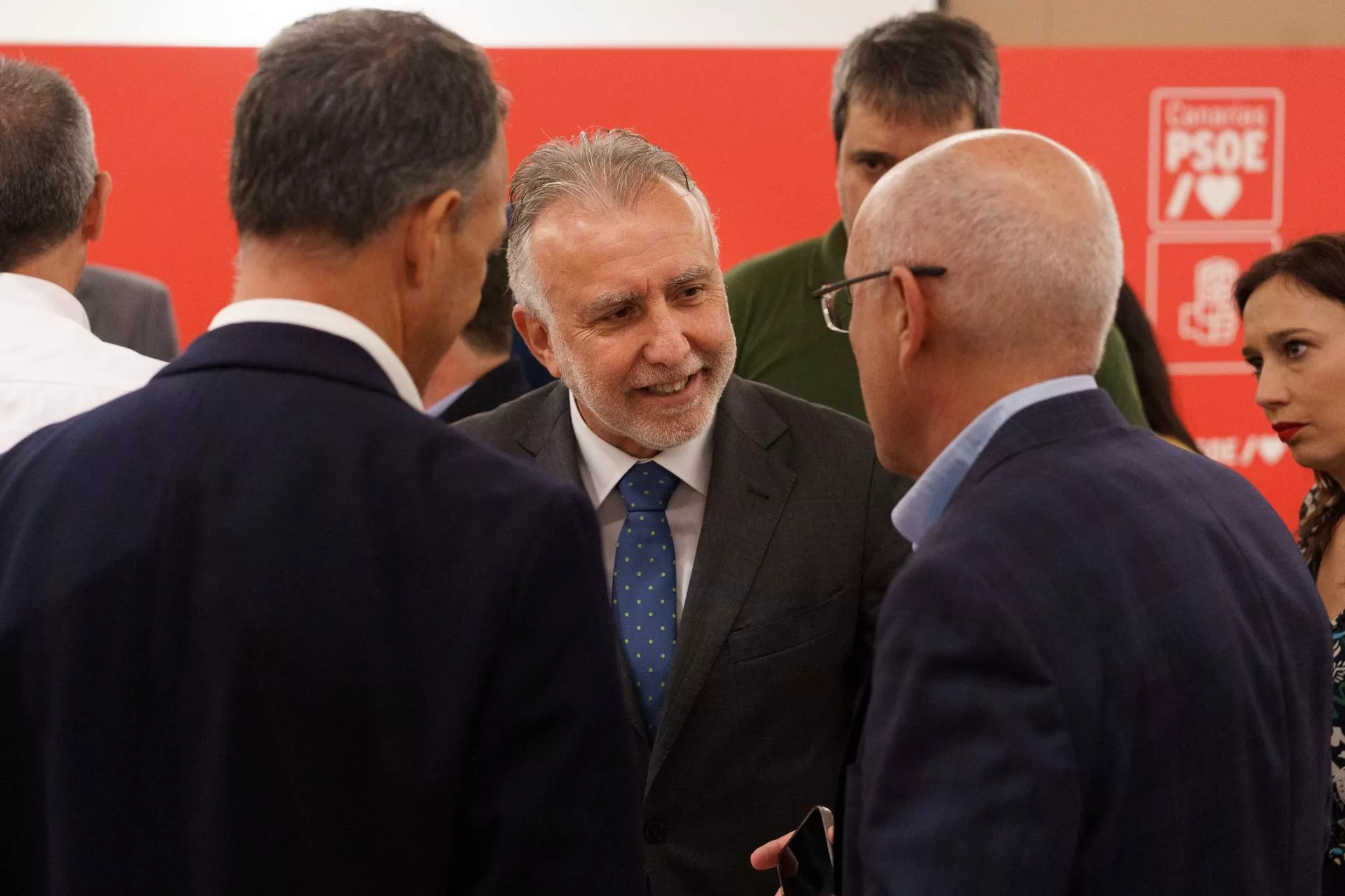 El secretario general del PSOE de Canarias y ministro de Política Territorial y Memoria Democrática, Ángel Víctor Torres, se ha reunido este viernes con los alcaldes de su partido de las distintas islas. EFE/Ramón de la Rocha