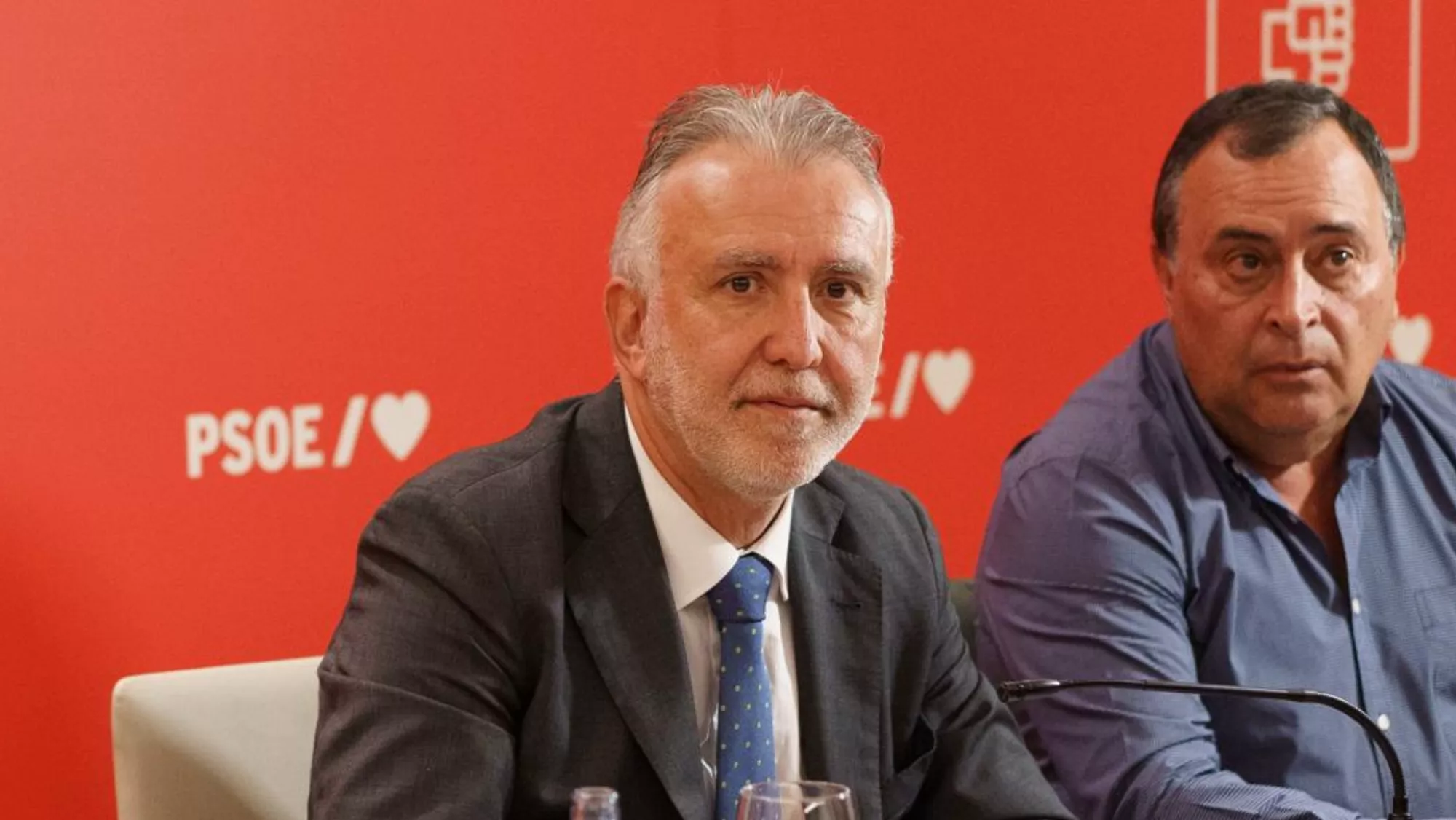 El secretario general del PSOE de Canarias y ministro de Política Territorial y Memoria Democrática, Ángel Víctor Torres, se ha reunido este viernes con los alcaldes de su partido de las distintas islas. EFE/Ramón de la Rocha