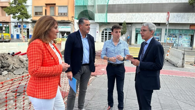 Jimena Delgado junto a los concejales del PP Ignacio Guerra, Ignacio García y Gustavo Sánchez / ATLÁNTICO HOY Jimena Delgado junto a los concejales del PP Ignacio Guerra, Ignacio García y Gustavo Sánchez / ATLÁNTICO HOY