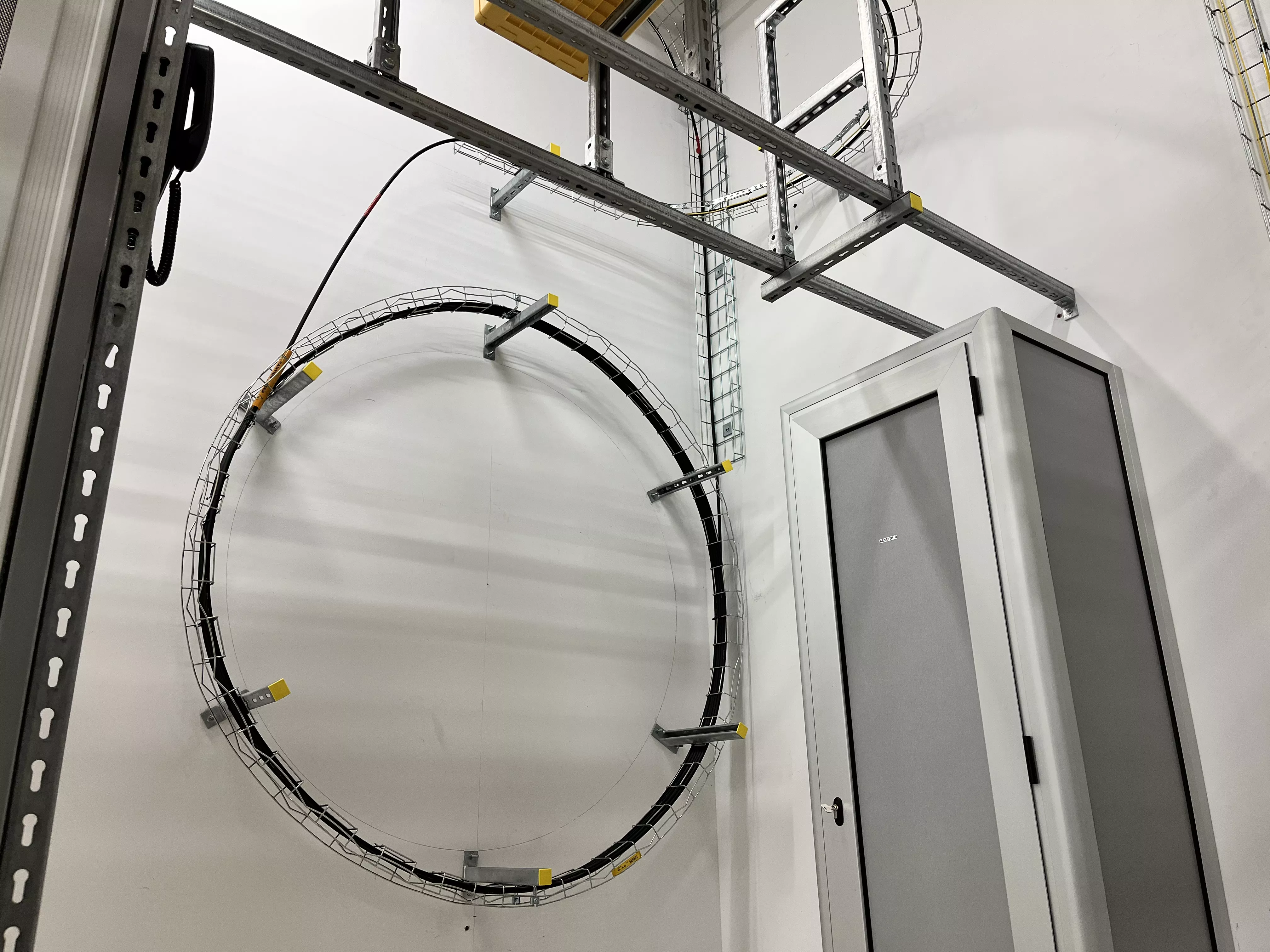 Detalle de un cable de fibra óptica de las instalaciones de Canalink./