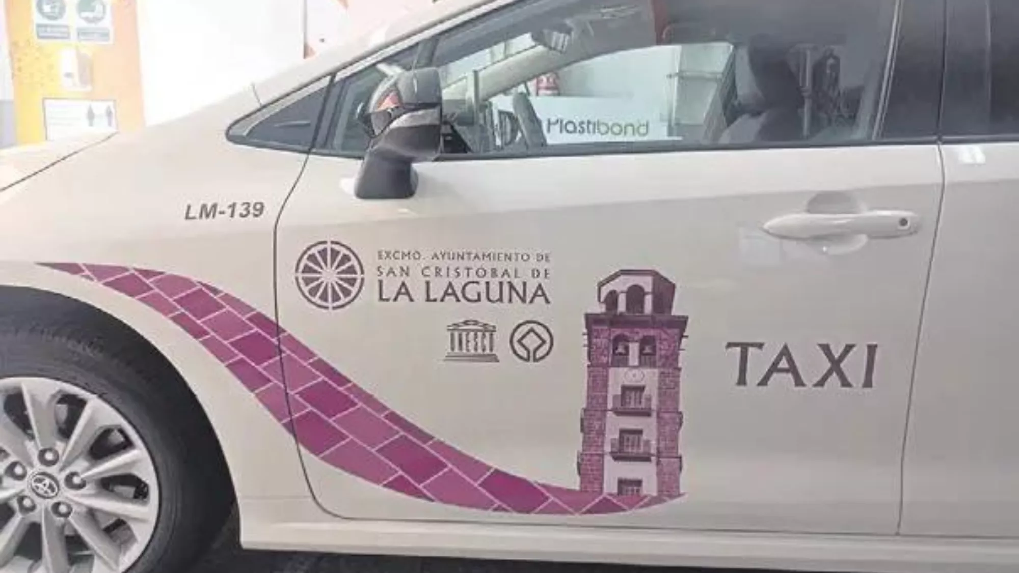 Un taxi de La Laguna./ TAXISTAS