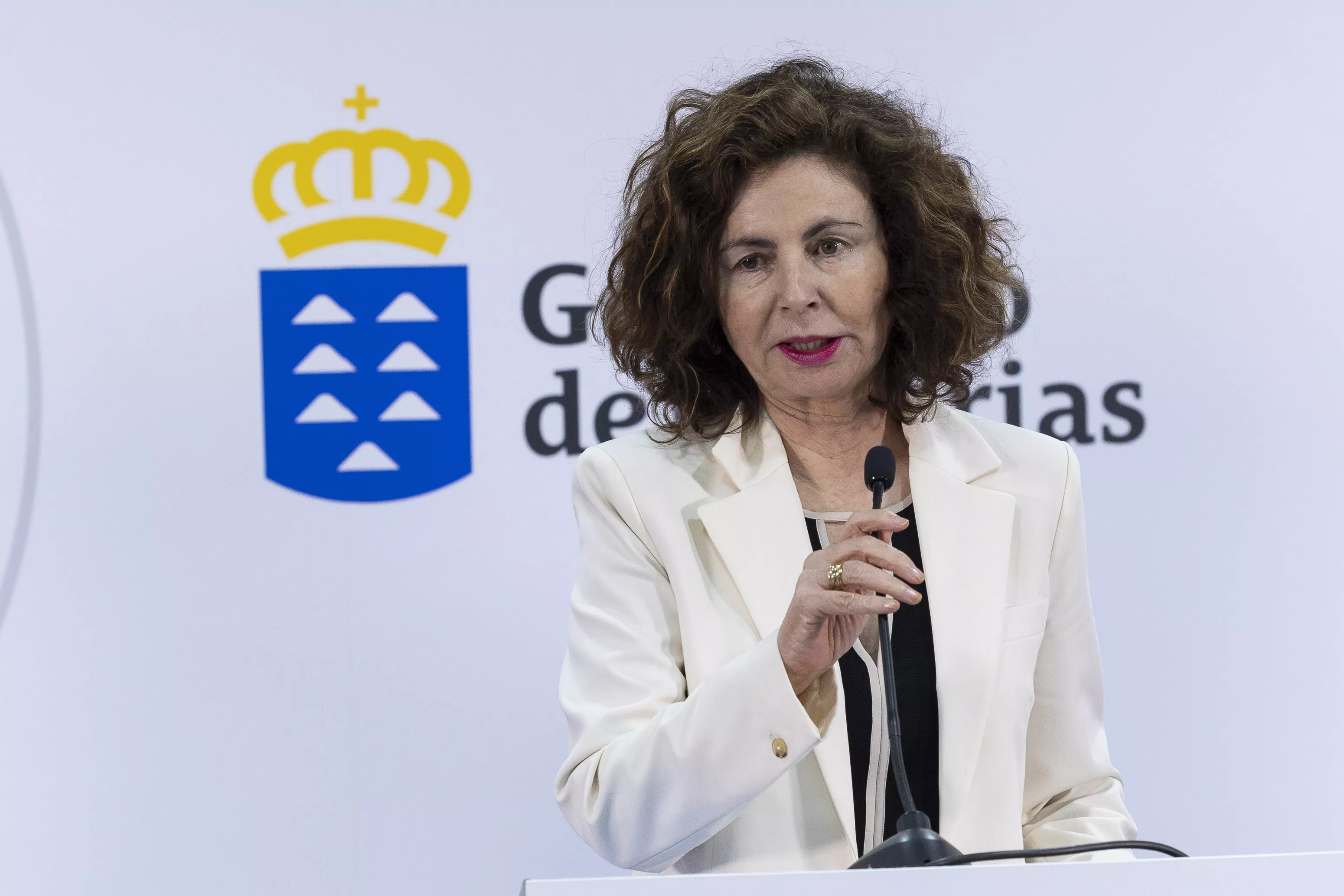 La consejera de Hacienda del Gobierno de Canarias, Matilde Asián / QUIQUE CURBELO-EFE