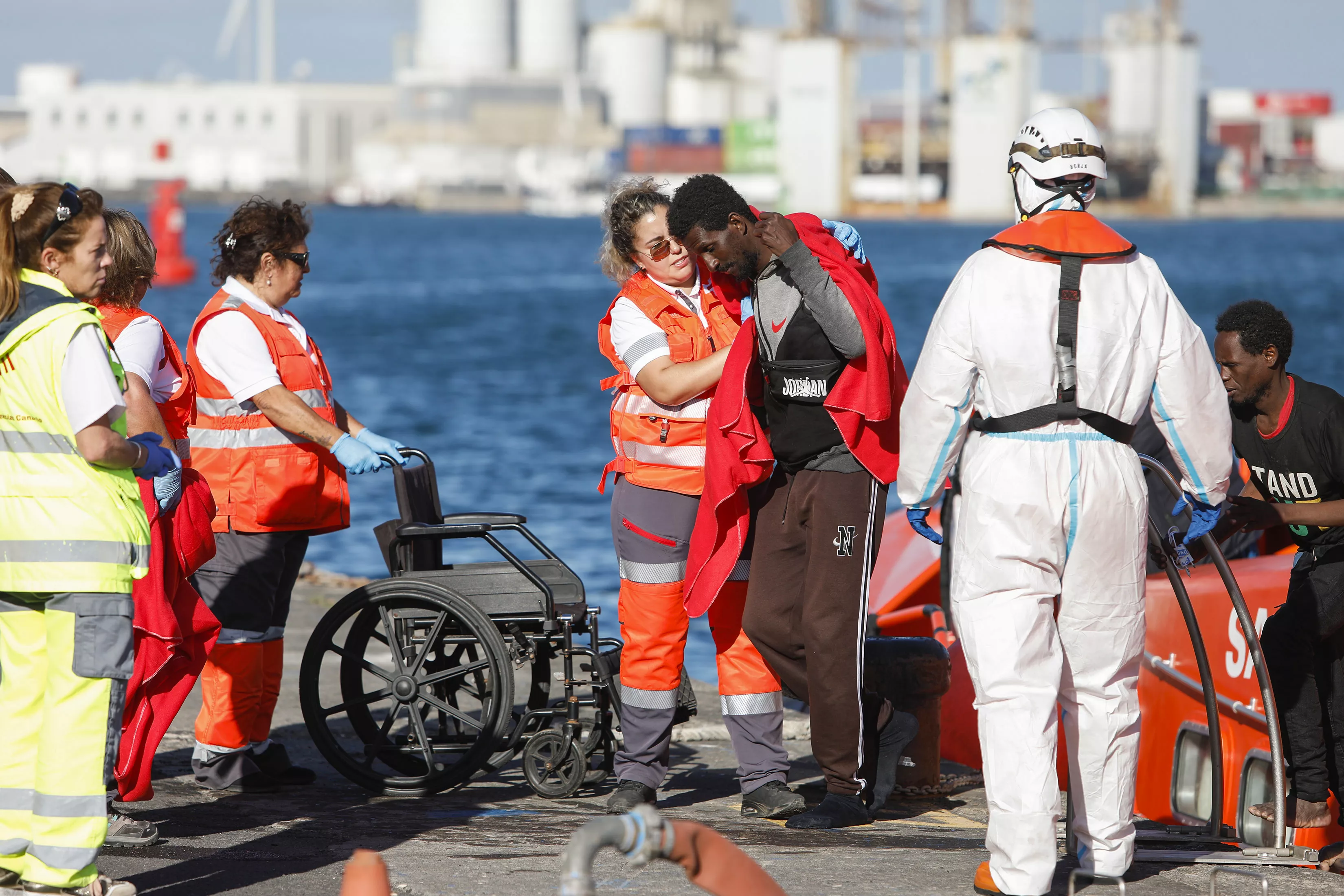 Salvamento Marítimo rescata a 59 personas, en Lanzarote (Canarias) en marzo. / ADRIEL PERDOMO-EFE