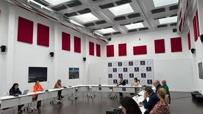 A la derecha, Carmelo Ramírez mira a cámara; en la izquierda, las tres consejera del Partido Popular / ATLÁNTICO HOY - MARCOS MORENO