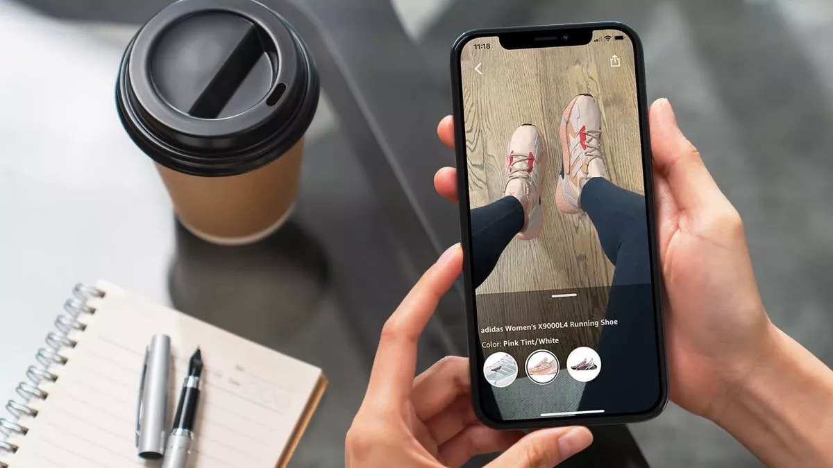 Una persona con una aplicación de compra online. / SERVIMEDIA