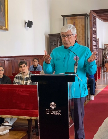 El presidente de ACAT Tenerife, Juan Martín, durante la exposición en el Ayuntamiento de La Laguna / CEDIDA