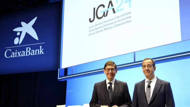 Foto José Ignacio Goirigolzarri y Gonzalo Gortázar en la JGA 2024