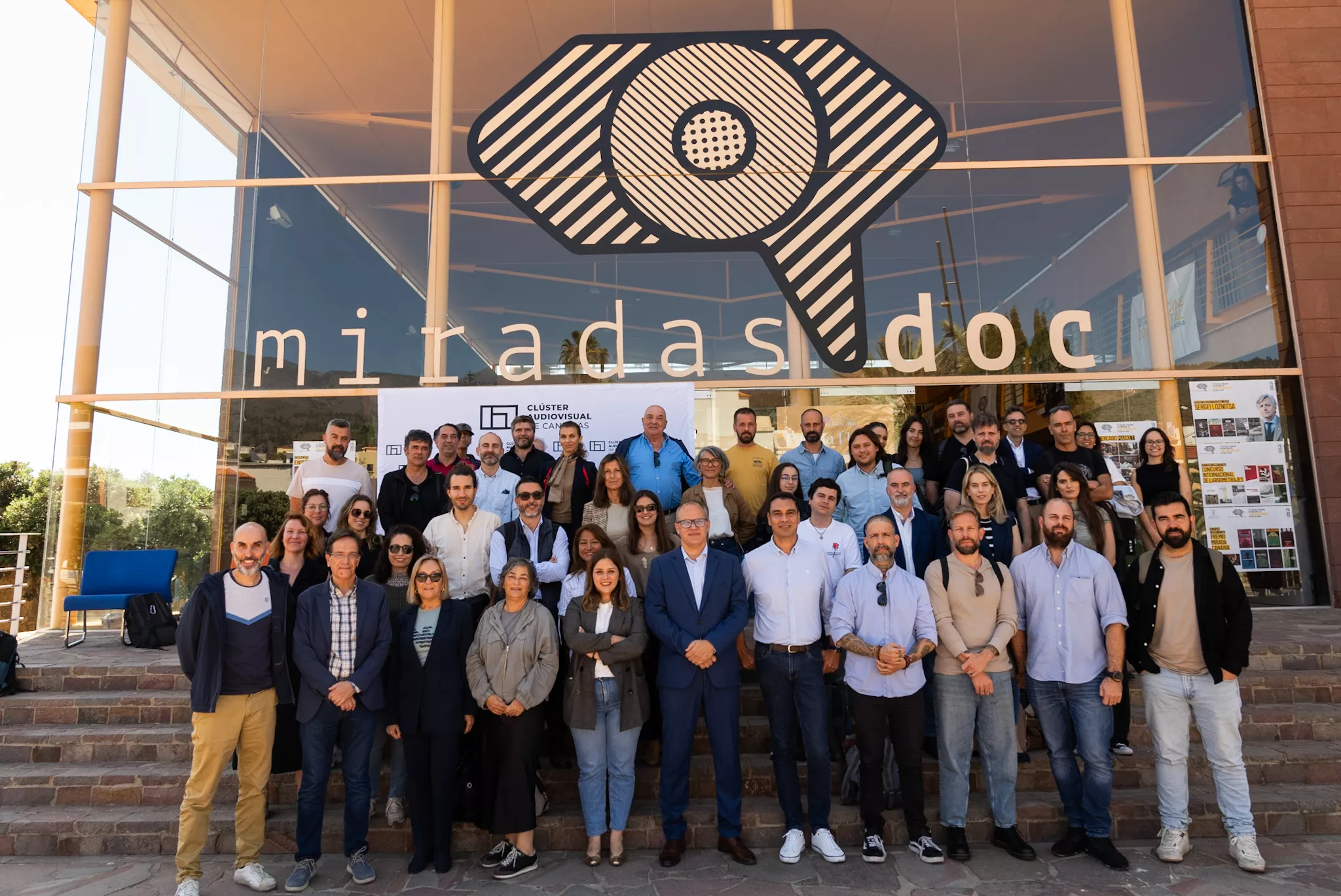 Miembros de la Asamblea del Clúster Audiovisual de Canarias, con directores generales de Costas y de Innovación Cultural