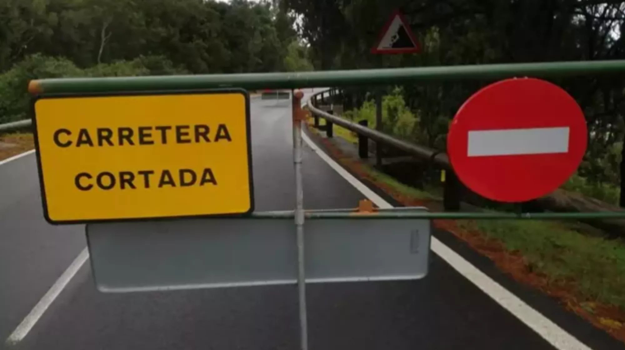 Accesos al Teide cortados./