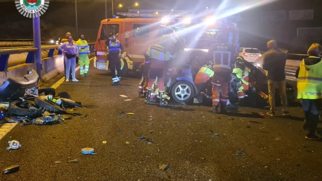 Imagen del accidente en la Circunvalación de Las Palmas de Gran Canaria. / POLICÍA LOCAL Imagen del accidente en la Circunvalación de Las Palmas de Gran Canaria. / POLICÍA LOCAL