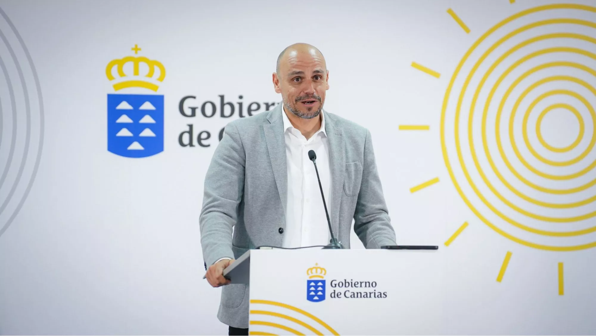 El portavoz del Gobierno de Canarias, Alfonso Cabello, en rueda de prensa / GOBIERNO DE CANARIAS