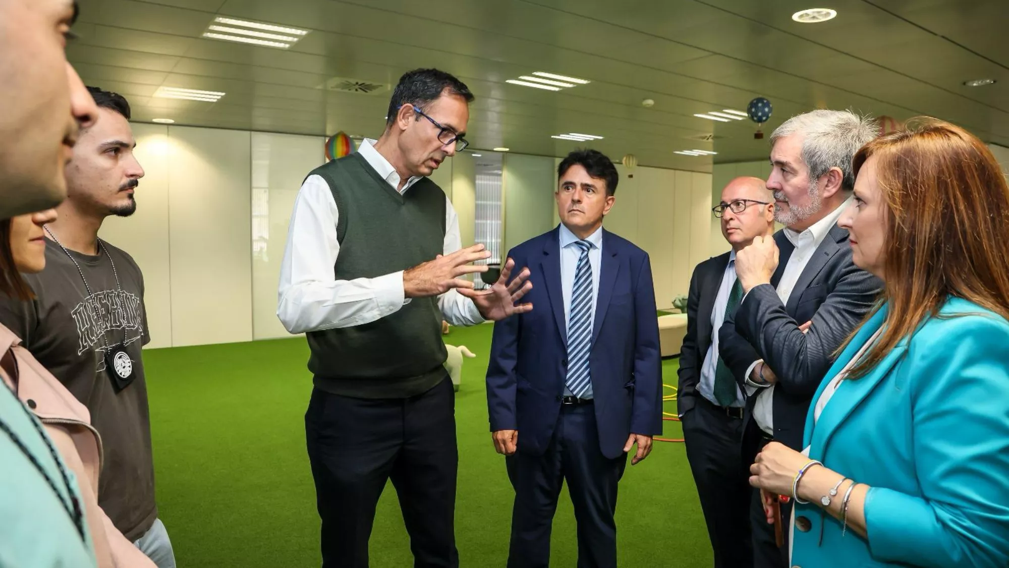 El presidente de Canarias, Fernando Clavijo, visitó el Juzgado de Violencia contra la Infancia / GOBIERNO DE CANARIAS