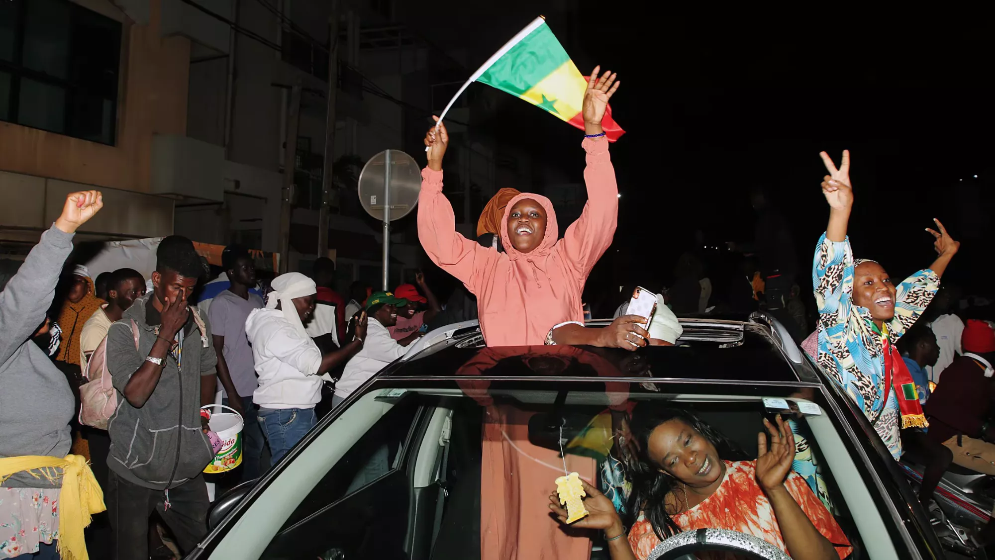 La oposición celebra la victoria de Faye en la primera ronda de las elecciones, a falta de los resultados oficiales definitivos / EFE