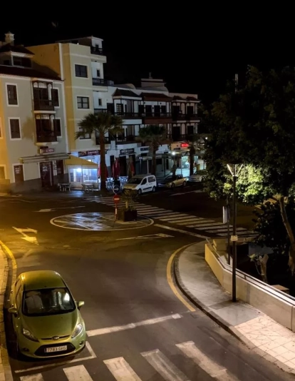 Iluminación del paso de peatones antes de la instalación del nuevo foco / AH