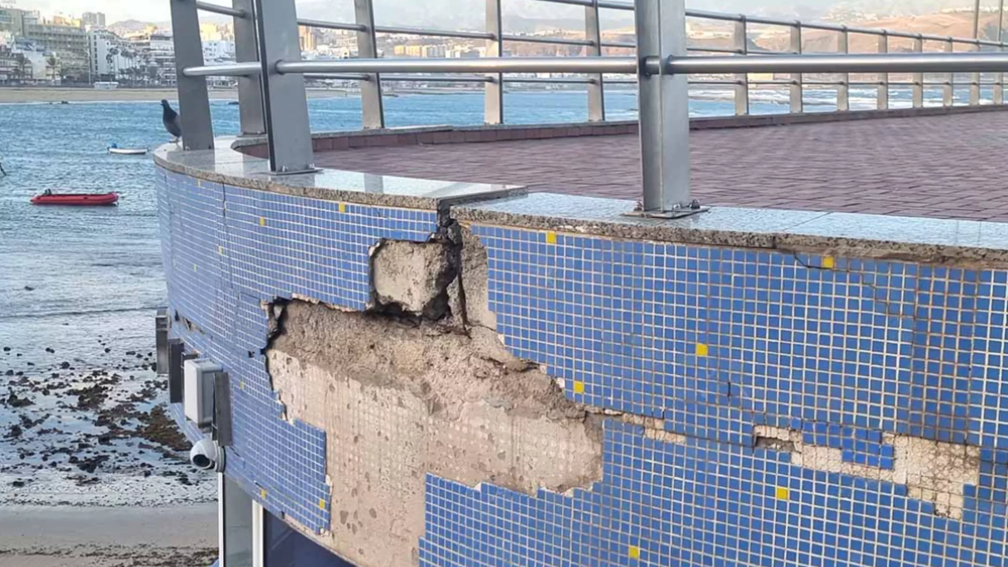 Estado de las instalaciones del Real Club Victoria en La Puntilla / MI PLAYA DE LAS CANTERAS