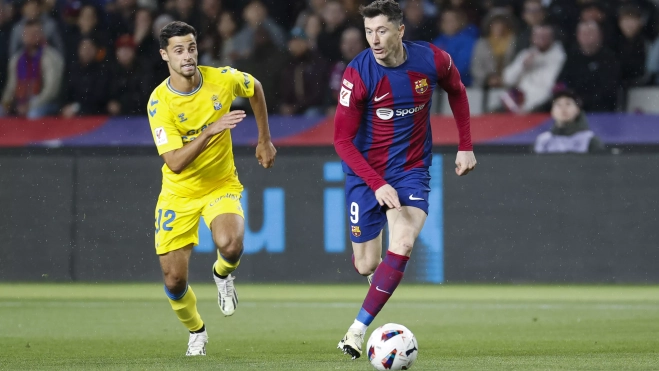 Loiodice persigue a Lewandowski. / MARTA PÉREZ-EFE Loiodice persigue a Lewandowski. / MARTA PÉREZ-EFE