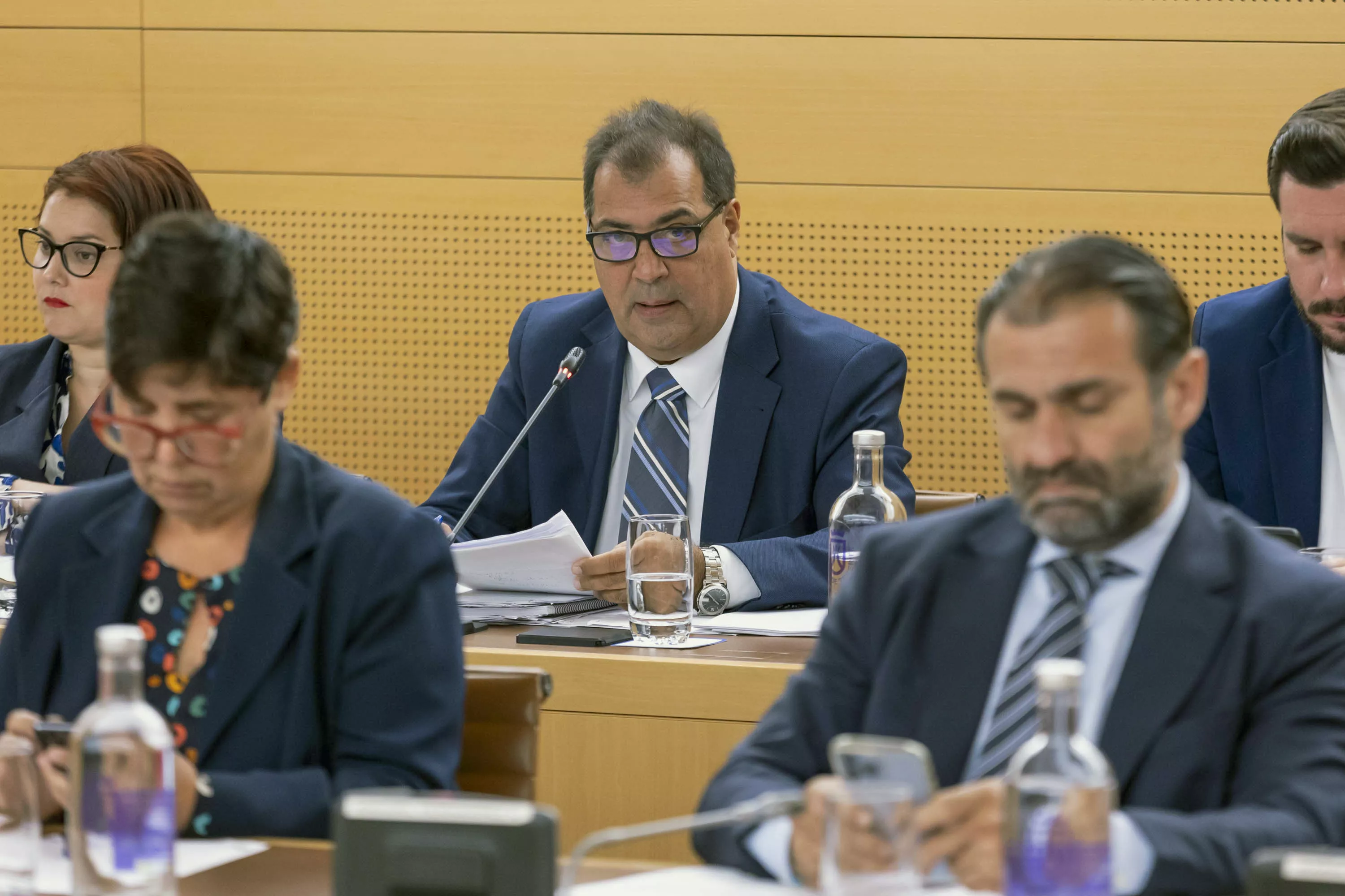 El director insular de Hacienda del Cabildo de Tenerife, Juan Carlos Pérez Frías,. / MIGUEL BARRETO-EFE 