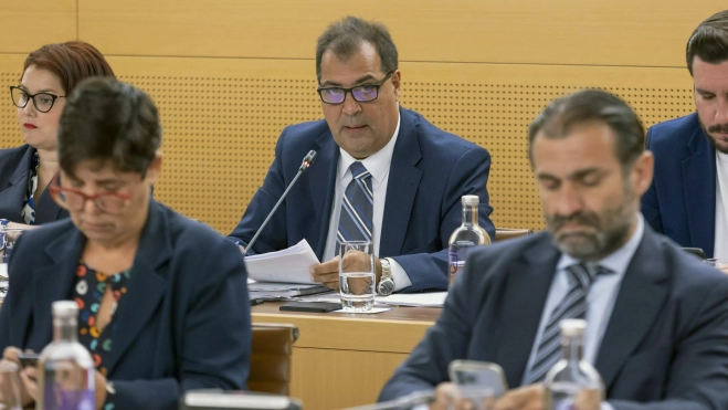 El director insular de Hacienda del Cabildo de Tenerife, Juan Carlos Pérez Frías,. / MIGUEL BARRETO-EFE 