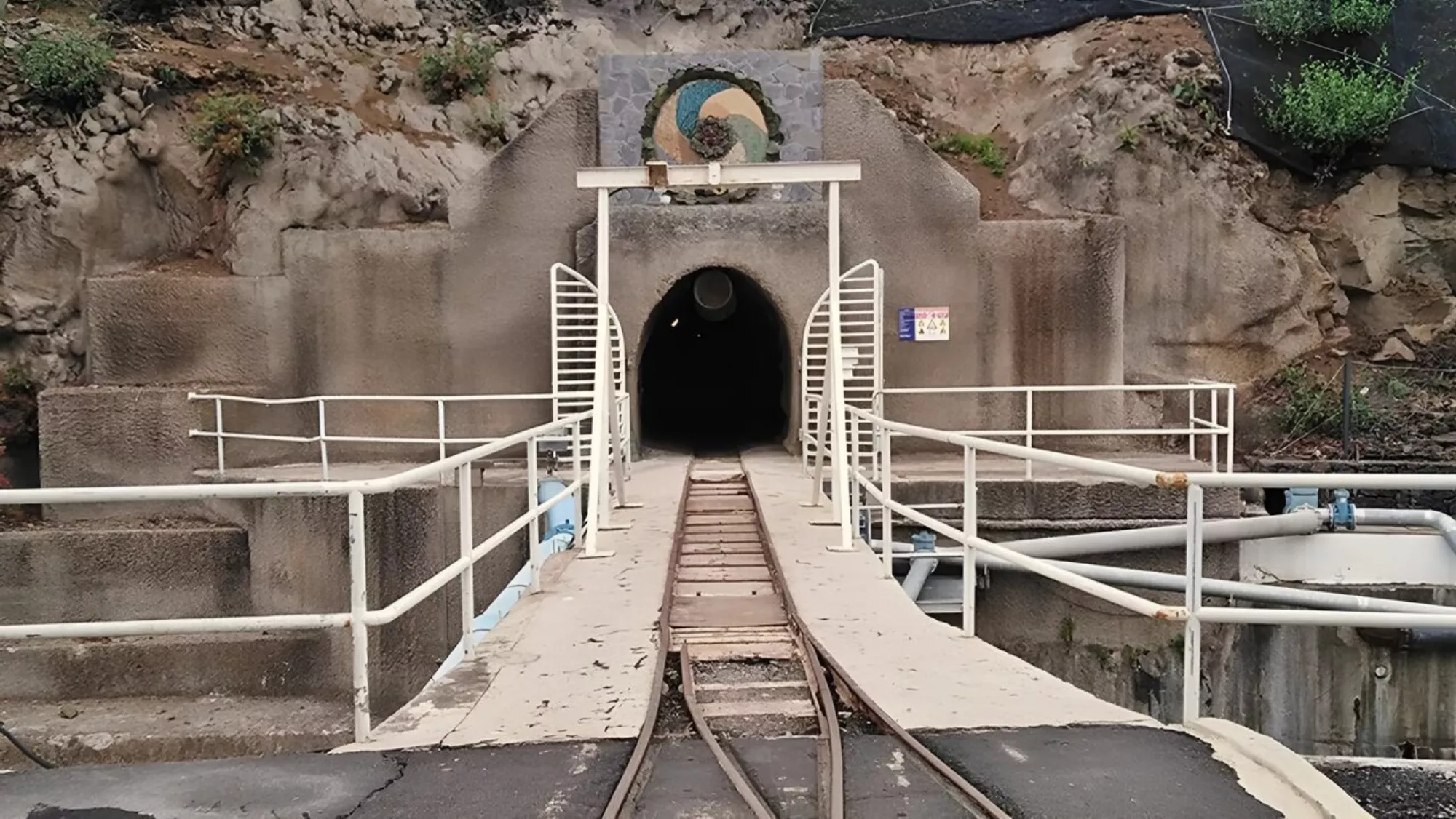 Boca oeste del Túnel de Trasvase en La Palma / AGUA PARA LA PALMA
