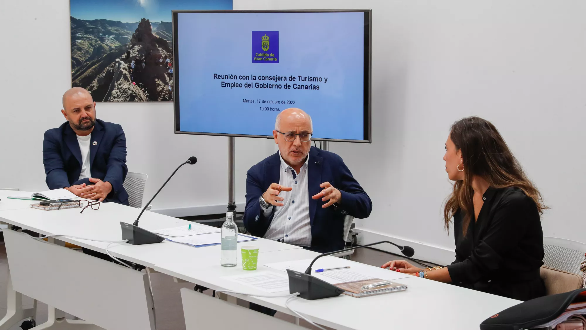 Antonio Morales y la consejera de Turismo, Jessica de León / EFE Antonio Morales y la consejera de Turismo, Jessica de León / EFE