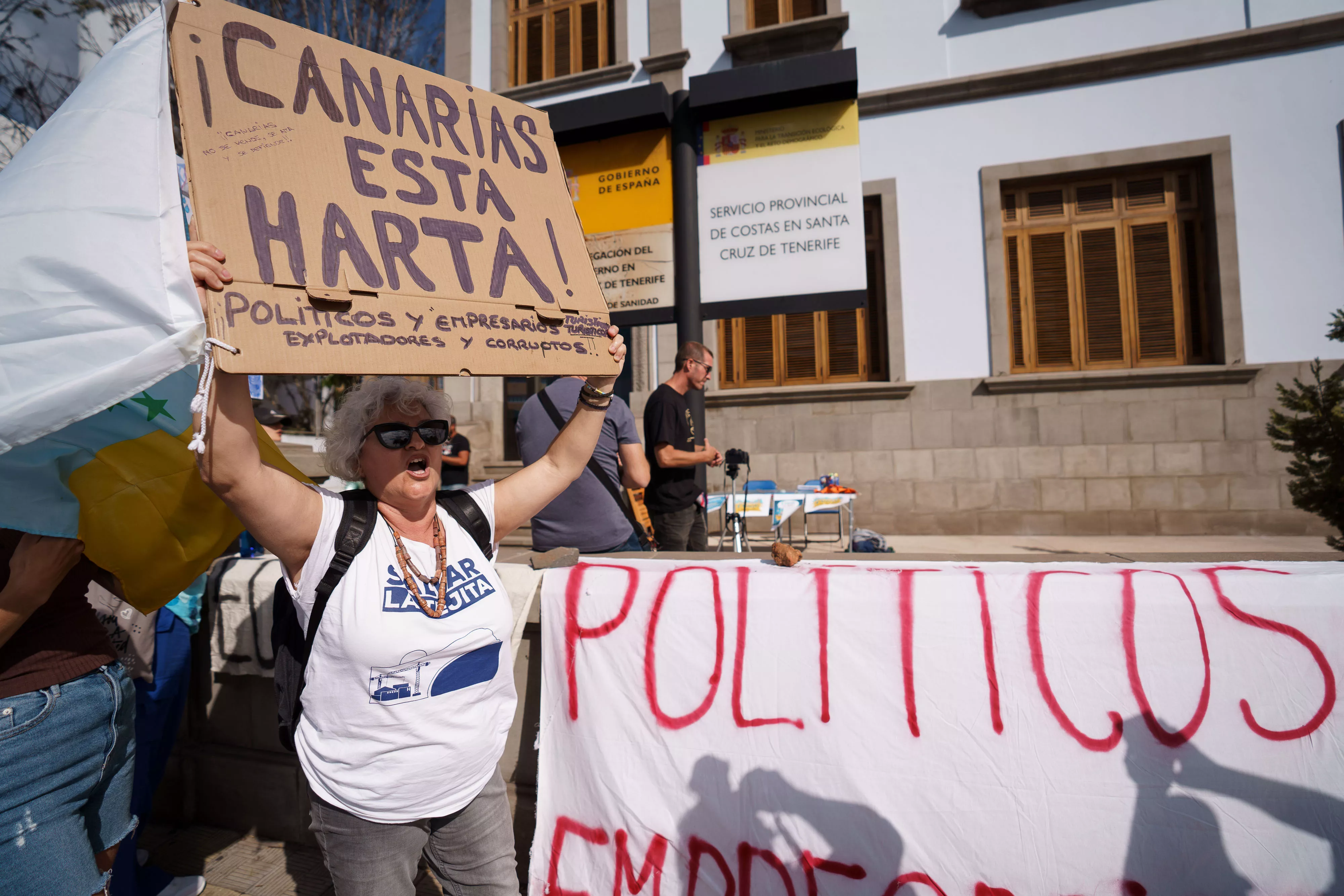 La plataforma "Canarias se agota" en la presentación de las manifestaciones contra el modelo turístico de Canarias. / EFE