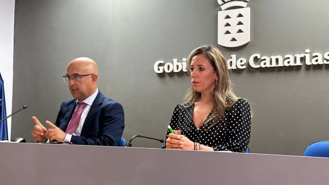 Miguel Angel Rodríguez, director general de Ordenación Turística, explicando las características de la futura del de vivienda vacacional / ATLÁNTICO HOY - MARCOS MORENO