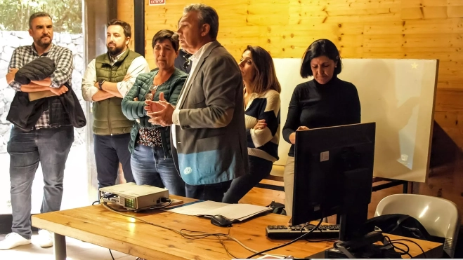 El consejero delegado de Carreteras del Cabildo de Tenerife, Dámaso Arteaga, toma la palabra / RAFAEL CARBALLO / CARBALLO FOTOGRAFÍAS