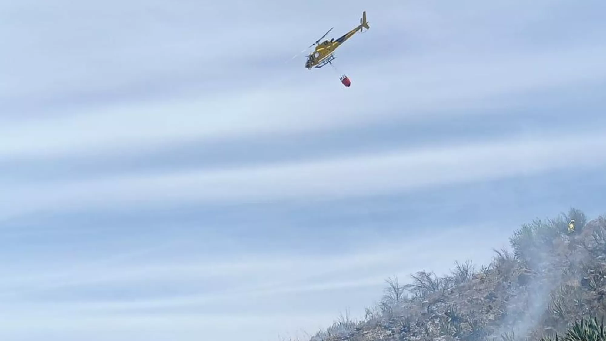 Los medios extinguiendo un incendio como la prevención de las fuerzas armadas. / CEDIDA