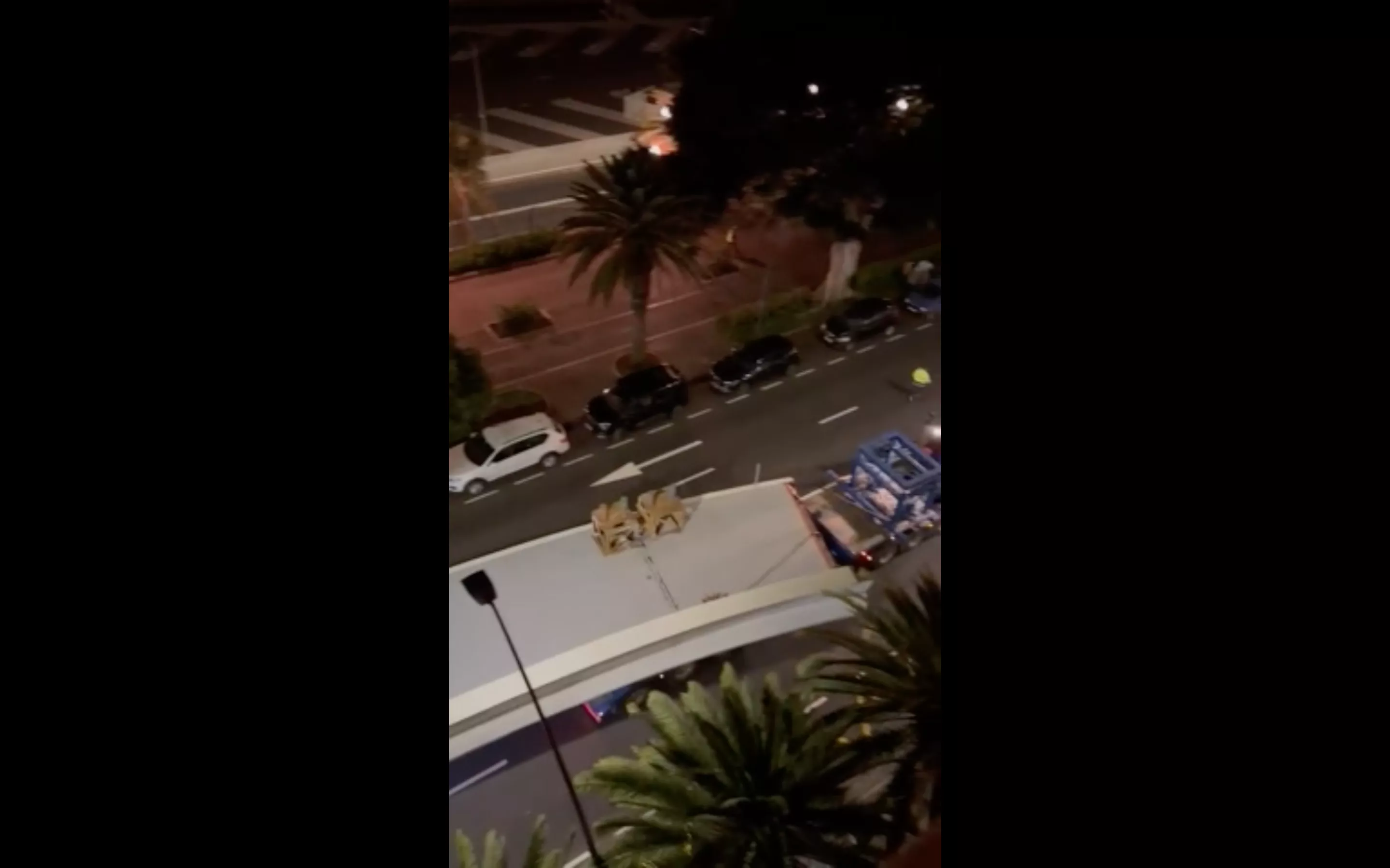 Llegada de la estructura de la rotonda de Padre Anchieta a Tenerife./ AH