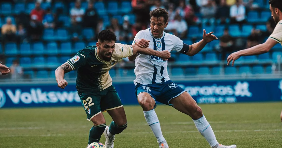 El Tenerife cayó por 0-1 en la última visita del Eibar al Heliodoro mientras que en la primera vuelta los blanquiazules sufrieron un 3-0 en Ipurúa./ LALIGA.