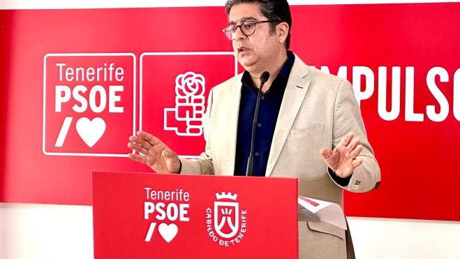 Pedro Martín presentando el proyecto para nuevas ubicaciones de estacionamientos de autocaravanas