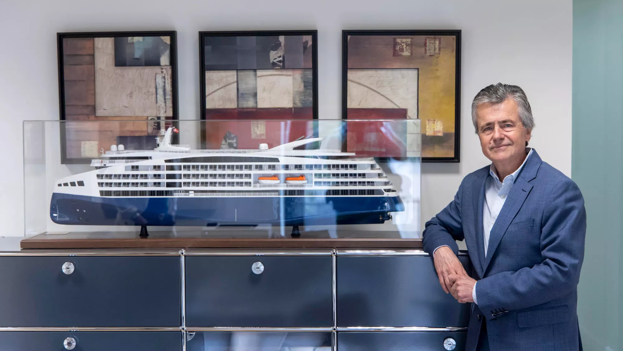 El empresario malagueño Elisardo Sánchez, socio fundador y presidente de Alma Cruceros, posa durante una entrevista con EFE en Málaga. EFE/ Daniel Pérez