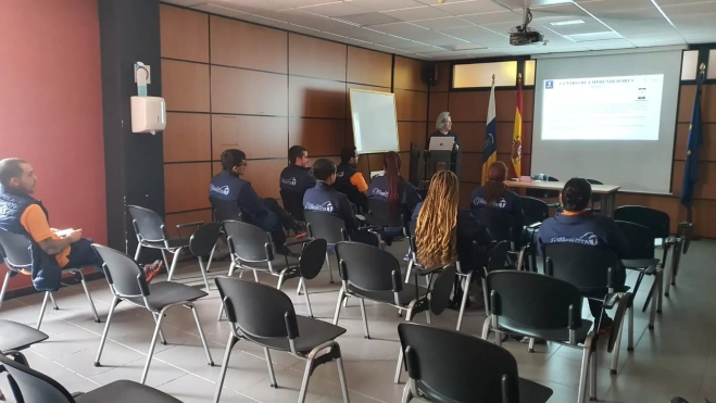 Imagen de archivo de un PFAE del IMEF que no se ha visto afectado por el retraso en el pago de las nóminas de marzo. / AH