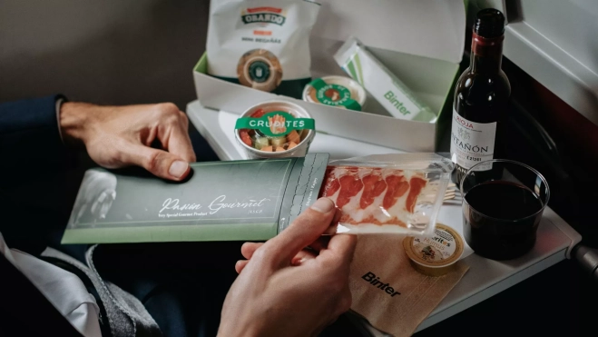 Imagen del menú en el avión de Binter / BINTER Imagen del menú en el avión de Binter / BINTER